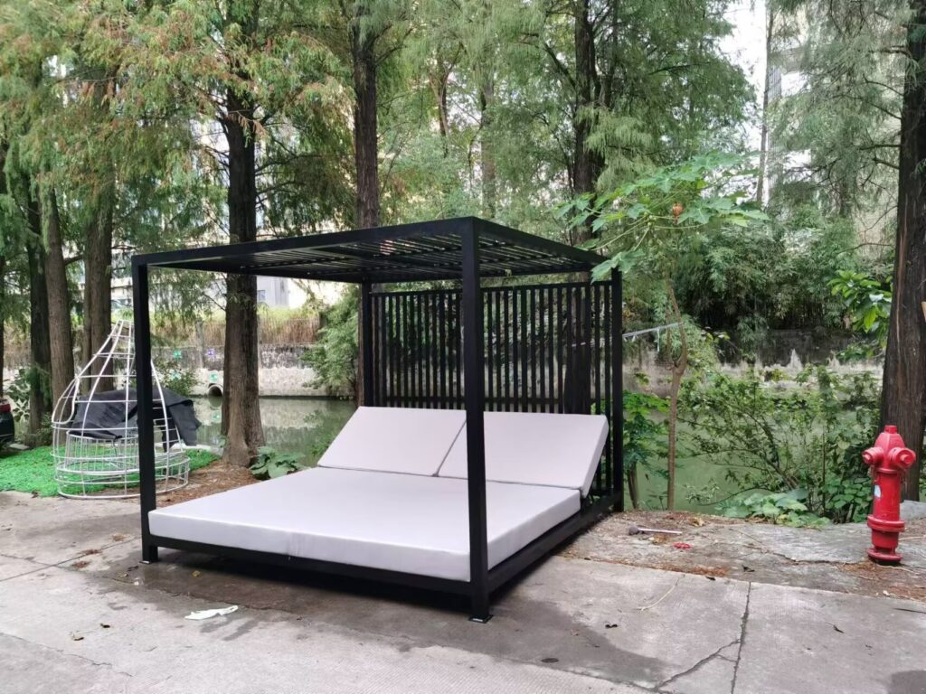 OUTDOOR DAY CABANA