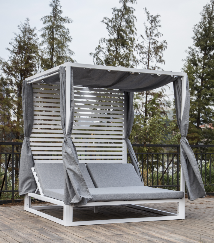 An application scenario or product detail of aluminum outdoor daybed - Image 10