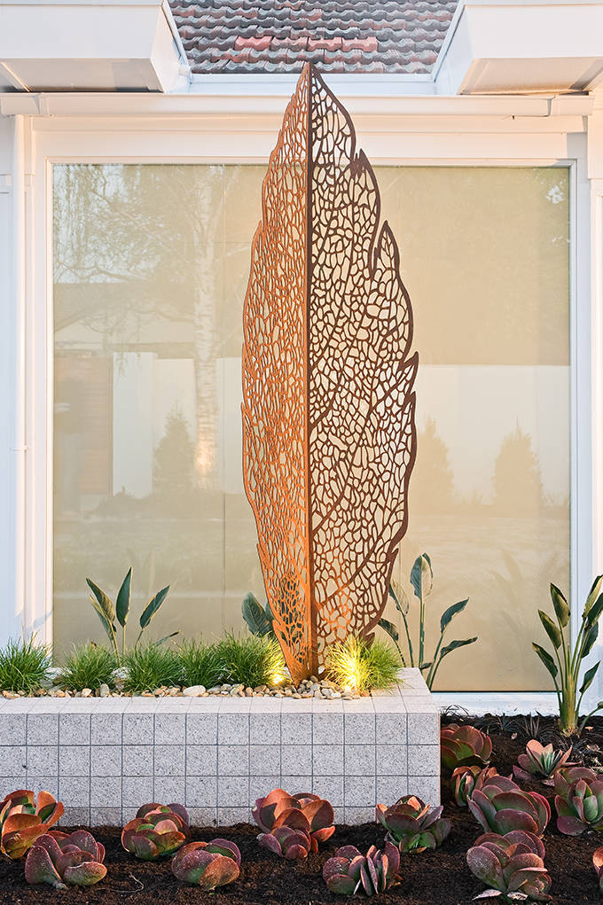 An application scenario or product detail of art garden sculpture - Image 14