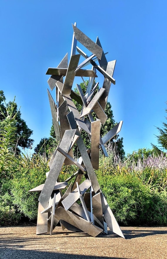 An application scenario or product detail of art sculpture - Image 3