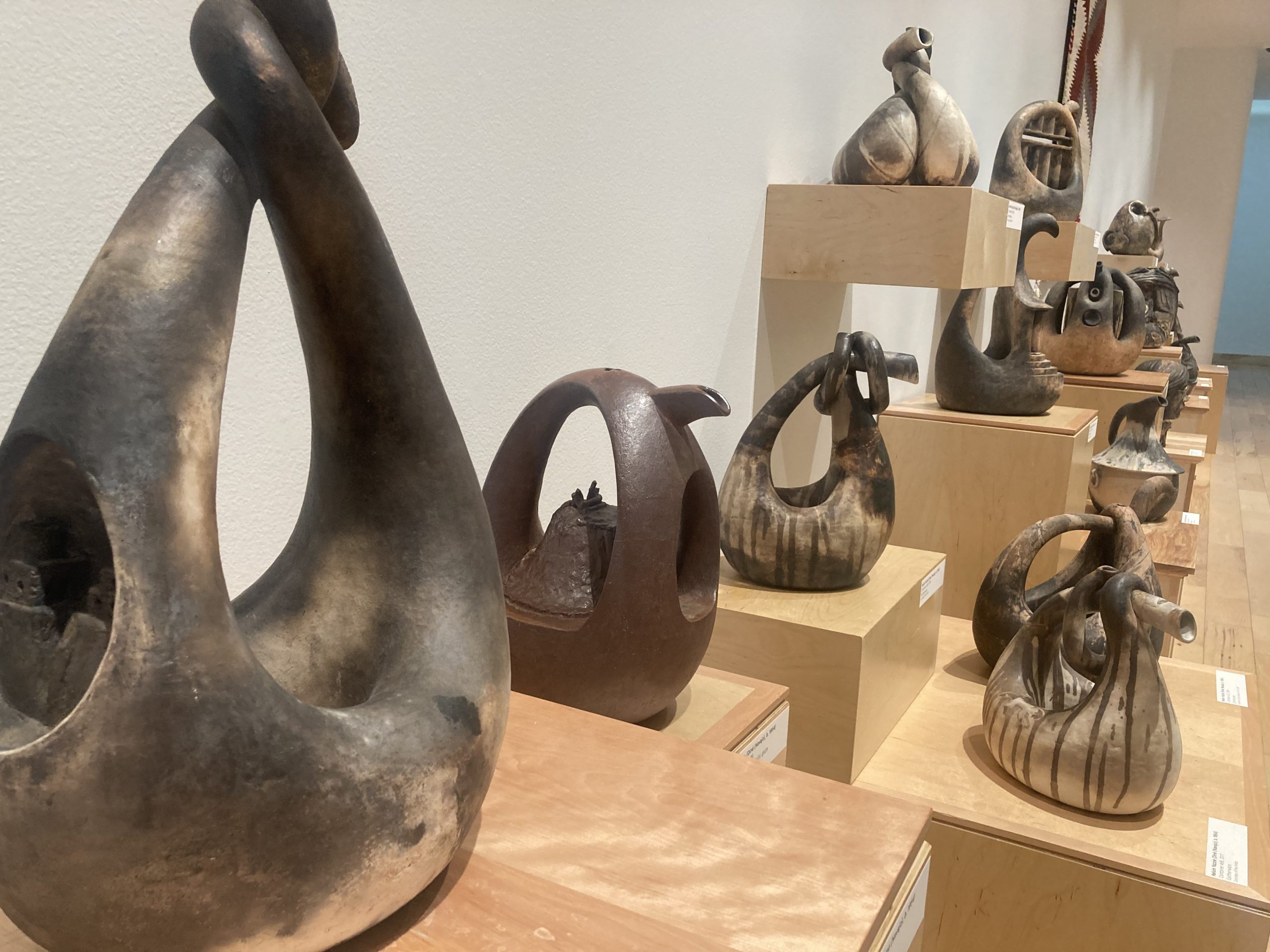 An application scenario or product detail of ceramic sculpture - Image 12