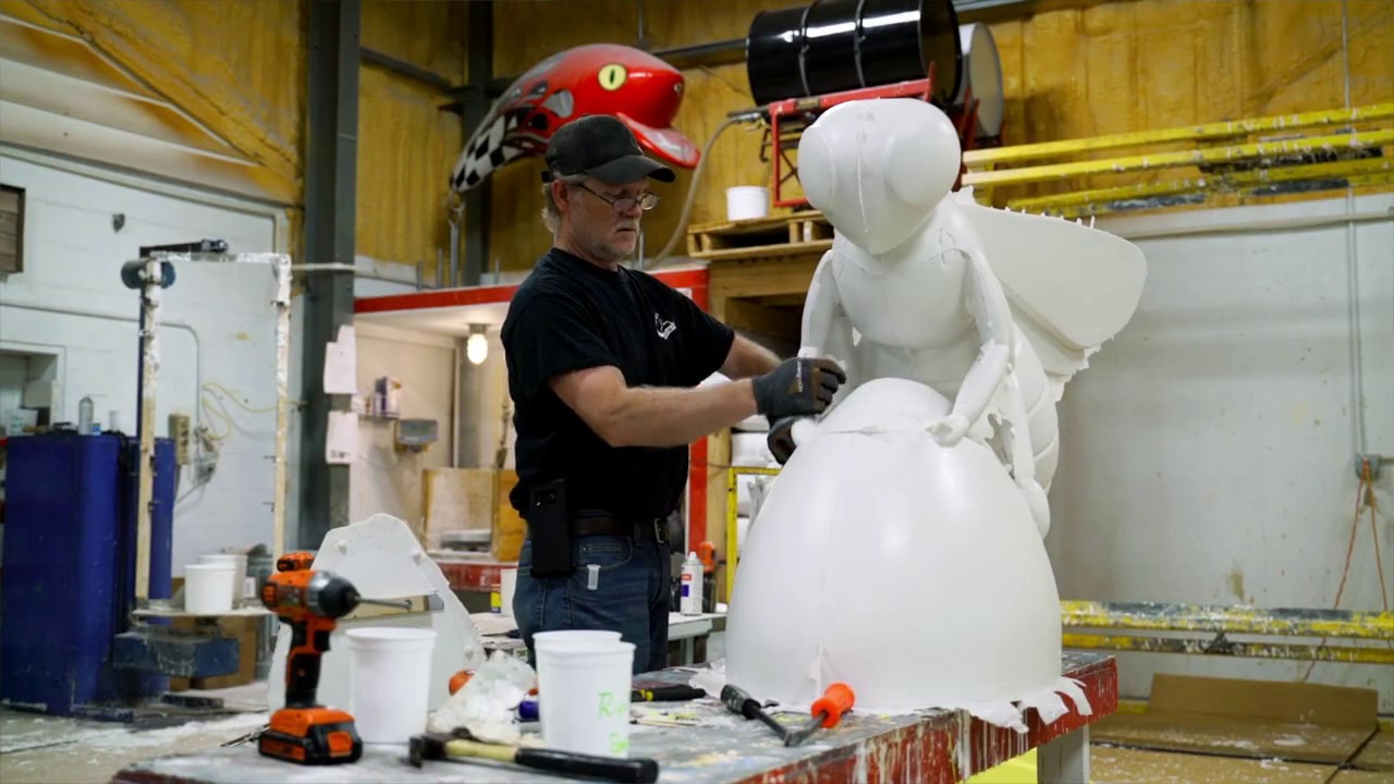 An application scenario or product detail of custom fiberglass sculpture - Image 16