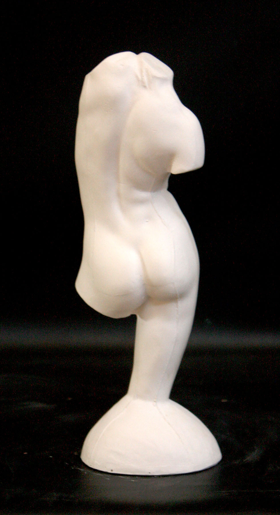 An application scenario or product detail of female sculpture - Image 18