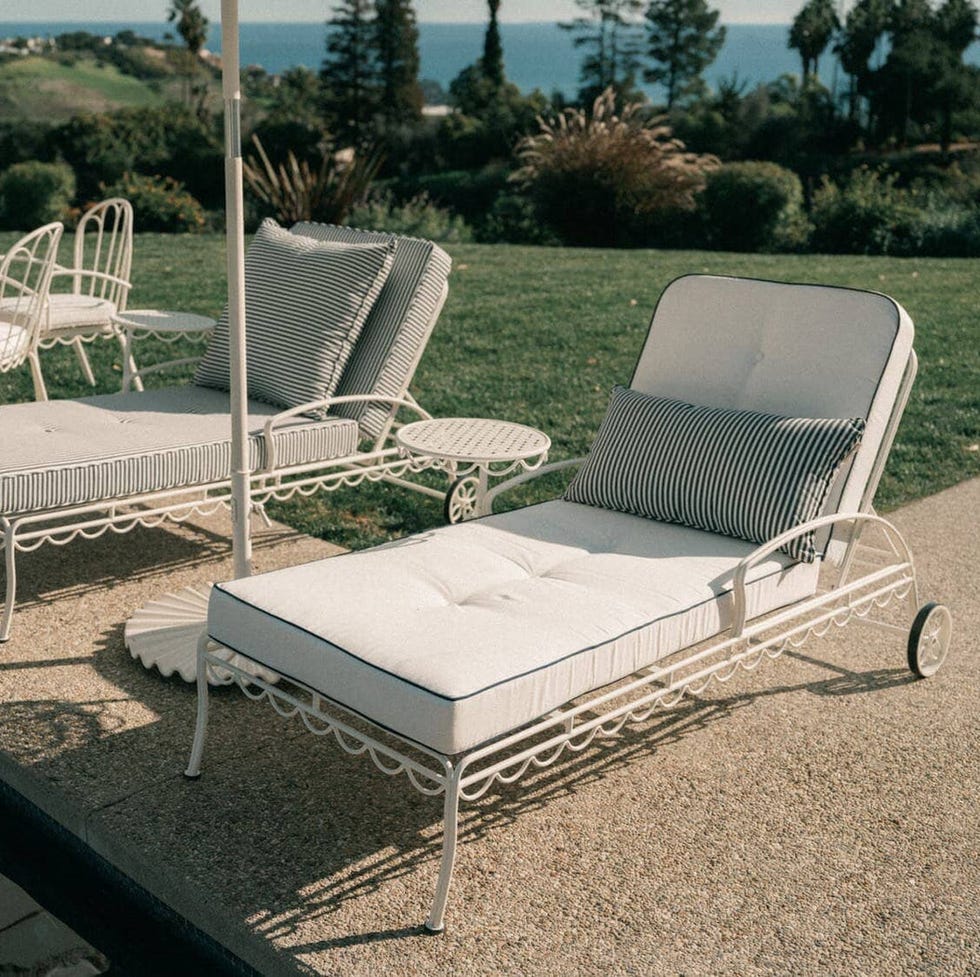 An application scenario or product detail of folding outdoor chaise lounge chairs - Image 16