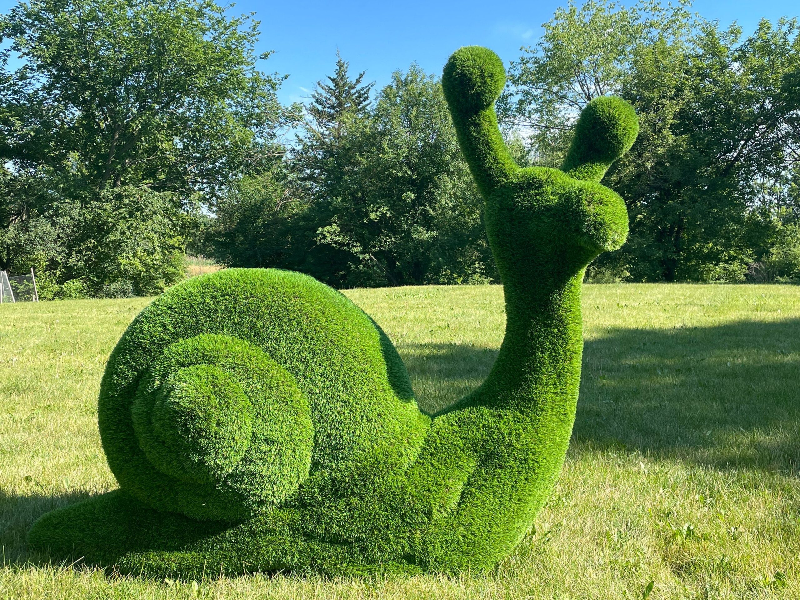 An application scenario or product detail of garden animal sculptures - Image 4