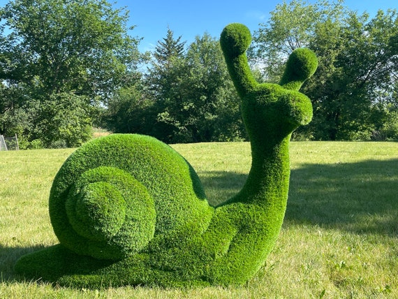 An application scenario or product detail of garden animal sculptures - Image 19