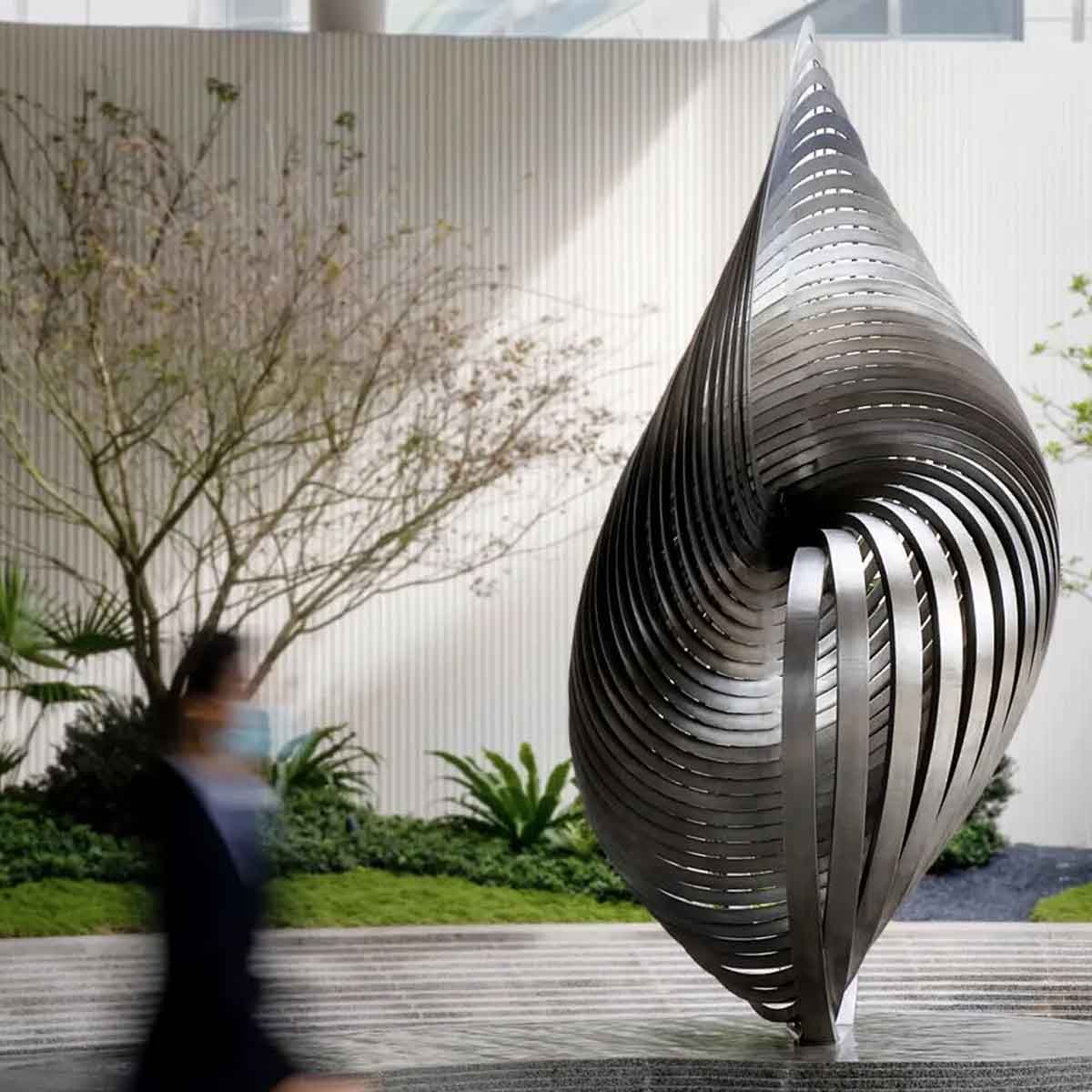 An application scenario or product detail of large metal sculptures - Image 4