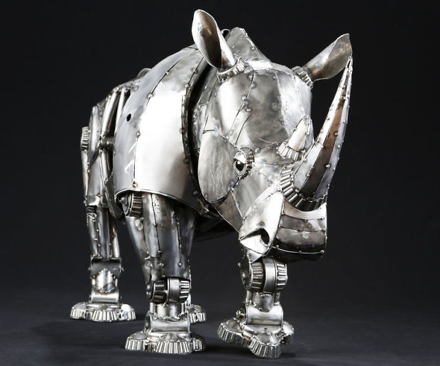 An application scenario or product detail of metal animal sculptures - Image 4