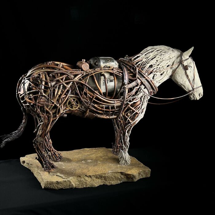 An application scenario or product detail of metal animal sculptures - Image 10