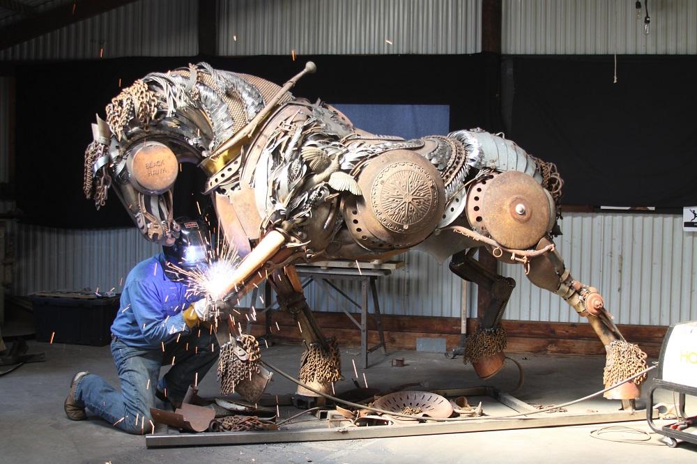Featured image for the metal art sculpture guide
