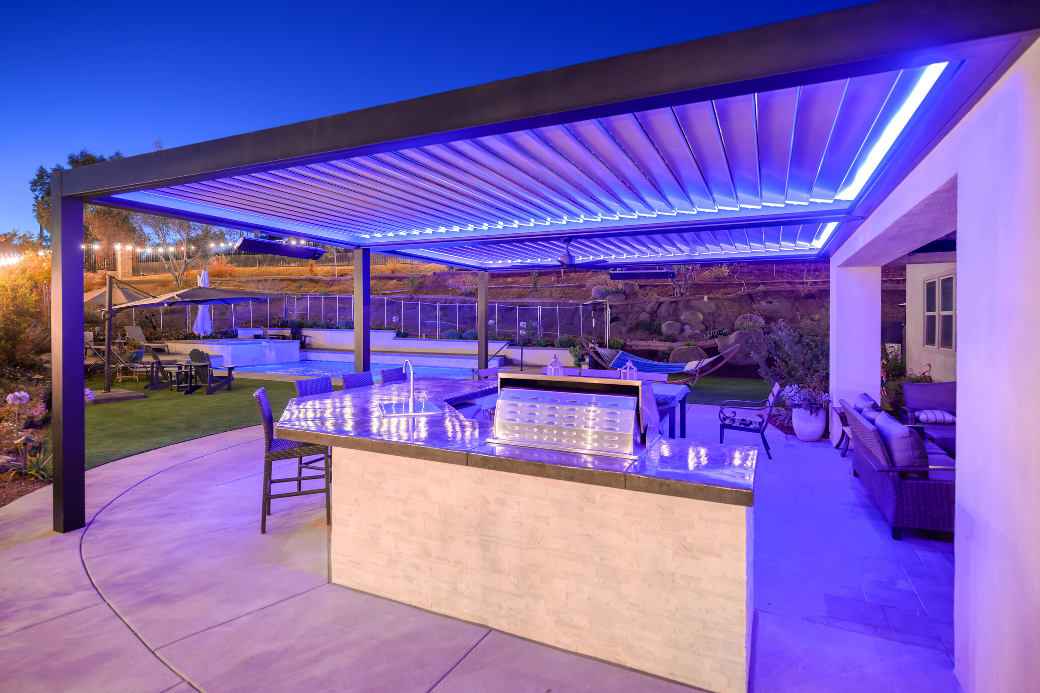 An application scenario or product detail of motorized pergola - Image 5