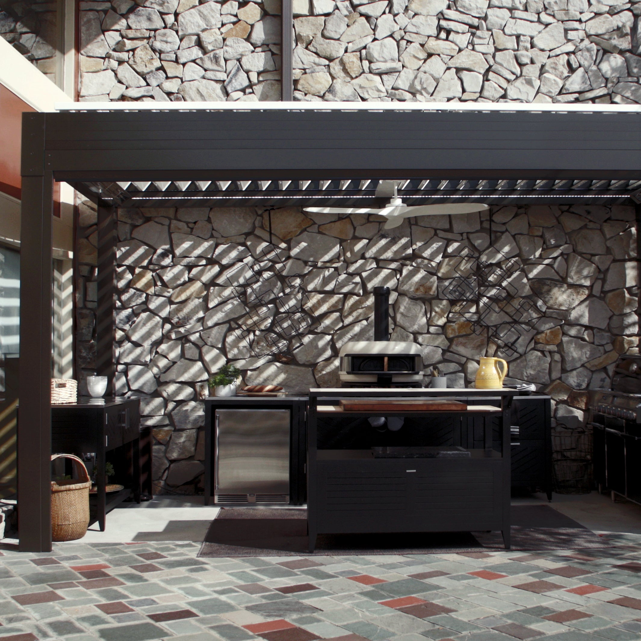 An application scenario or product detail of motorized pergola - Image 16