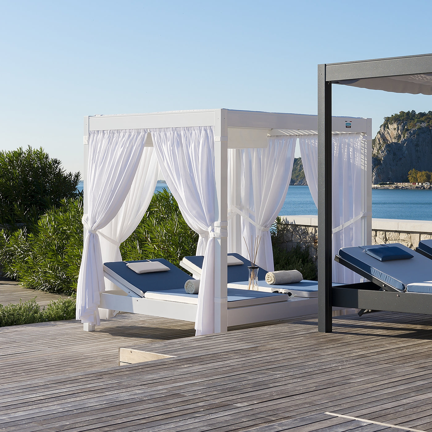An application scenario or product detail of outdoor cabana daybed - Image 5