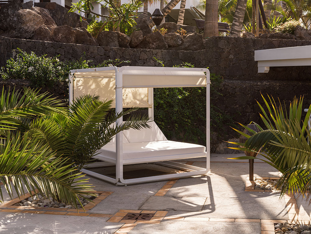 An application scenario or product detail of outdoor cabana daybed - Image 11