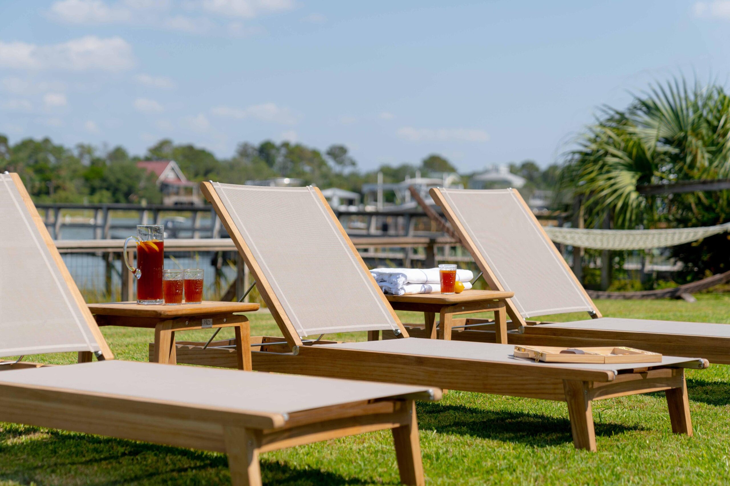 An application scenario or product detail of outdoor chaise lounge chairs with arms - Image 8