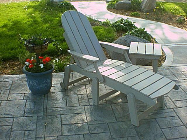 An application scenario or product detail of outdoor chaise lounge chairs with arms - Image 13