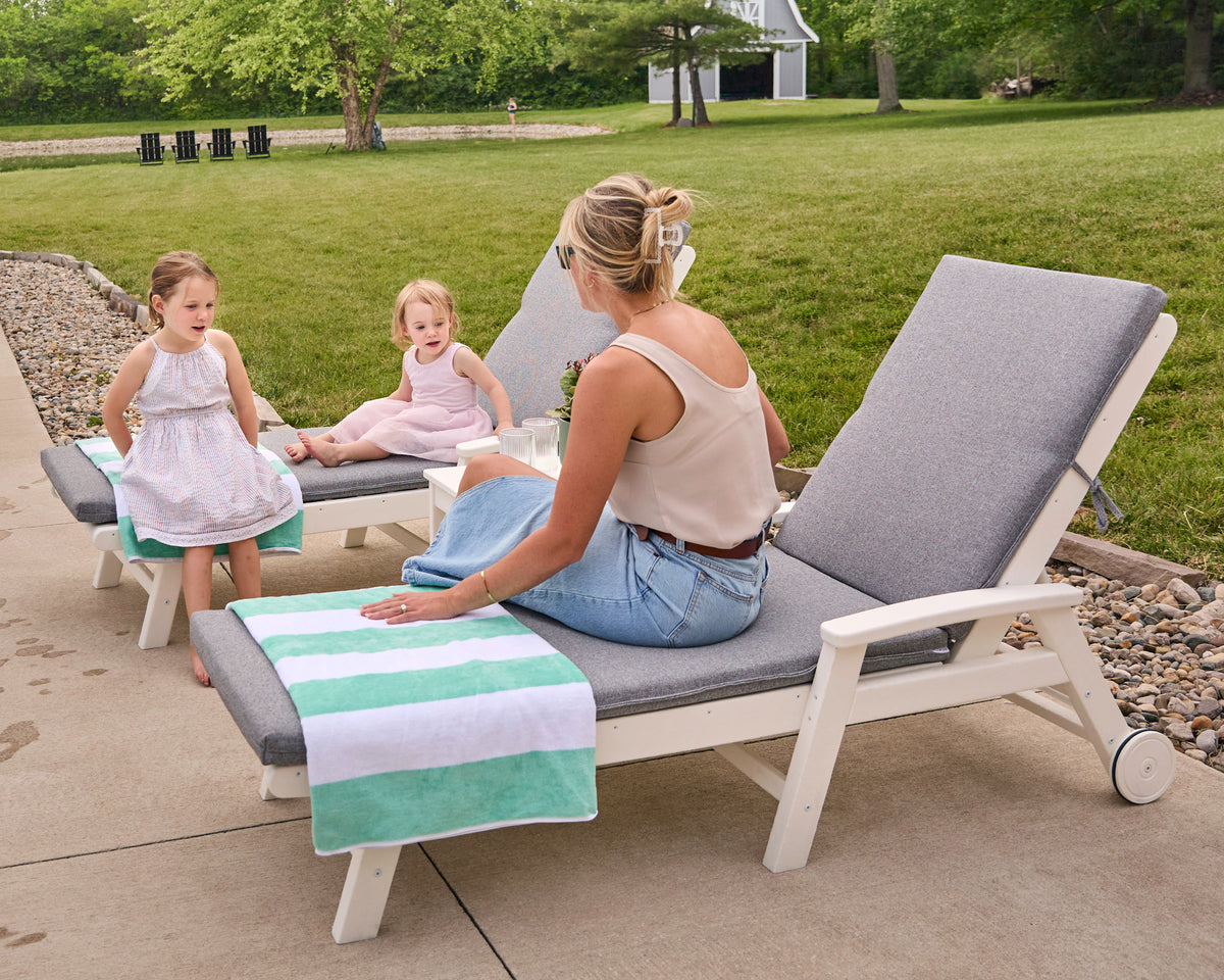 An application scenario or product detail of outdoor chaise lounge chairs with arms - Image 15