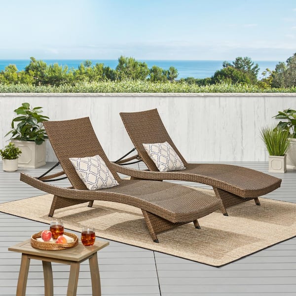 An application scenario or product detail of outdoor chaise lounge set - Image 11