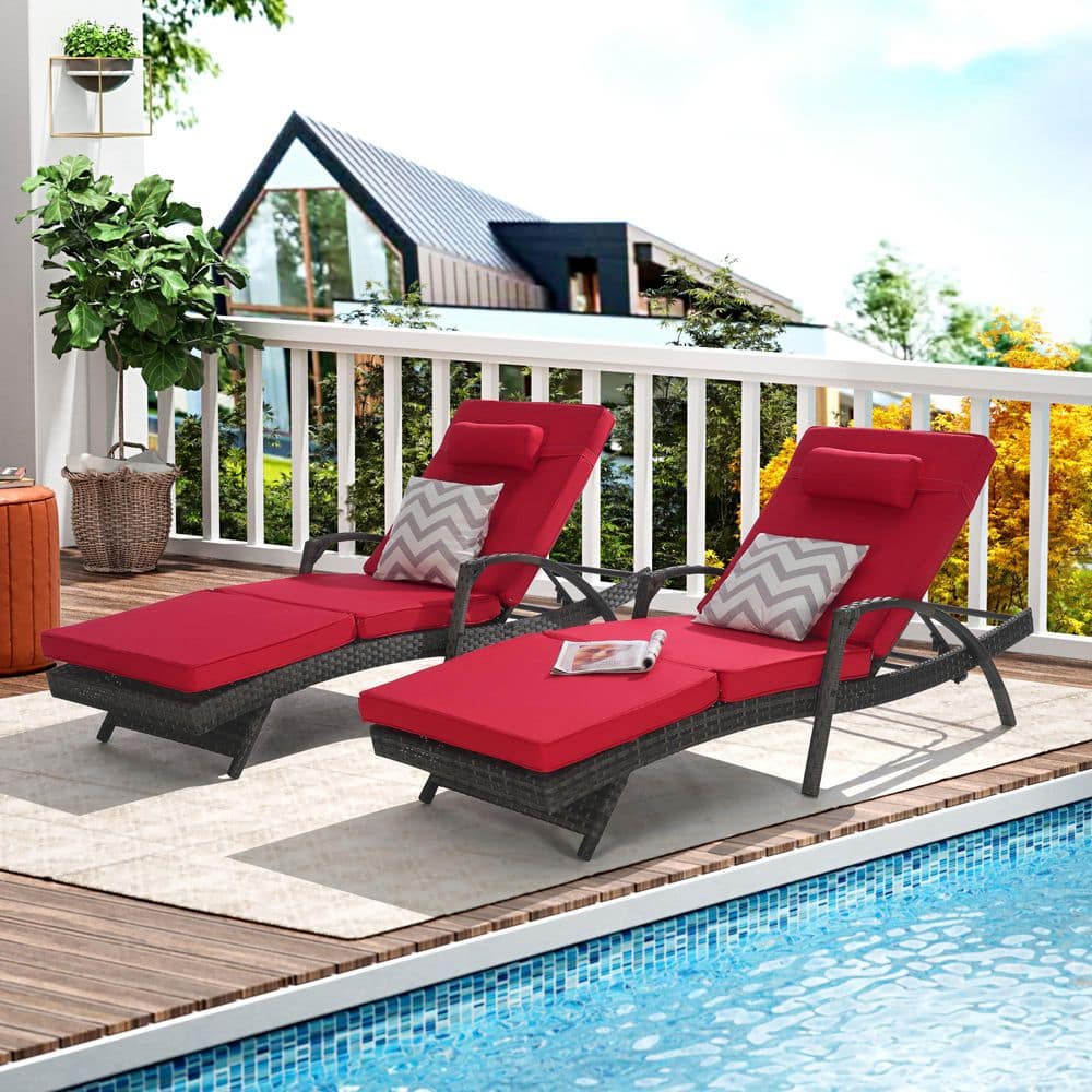 An application scenario or product detail of outdoor chaise lounger - Image 1