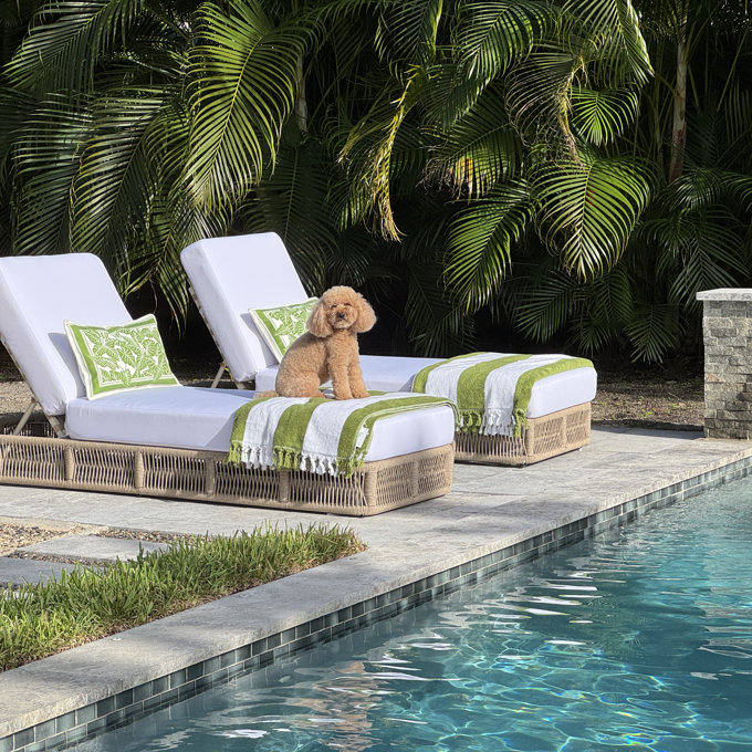 An application scenario or product detail of outdoor chaise lounger - Image 7