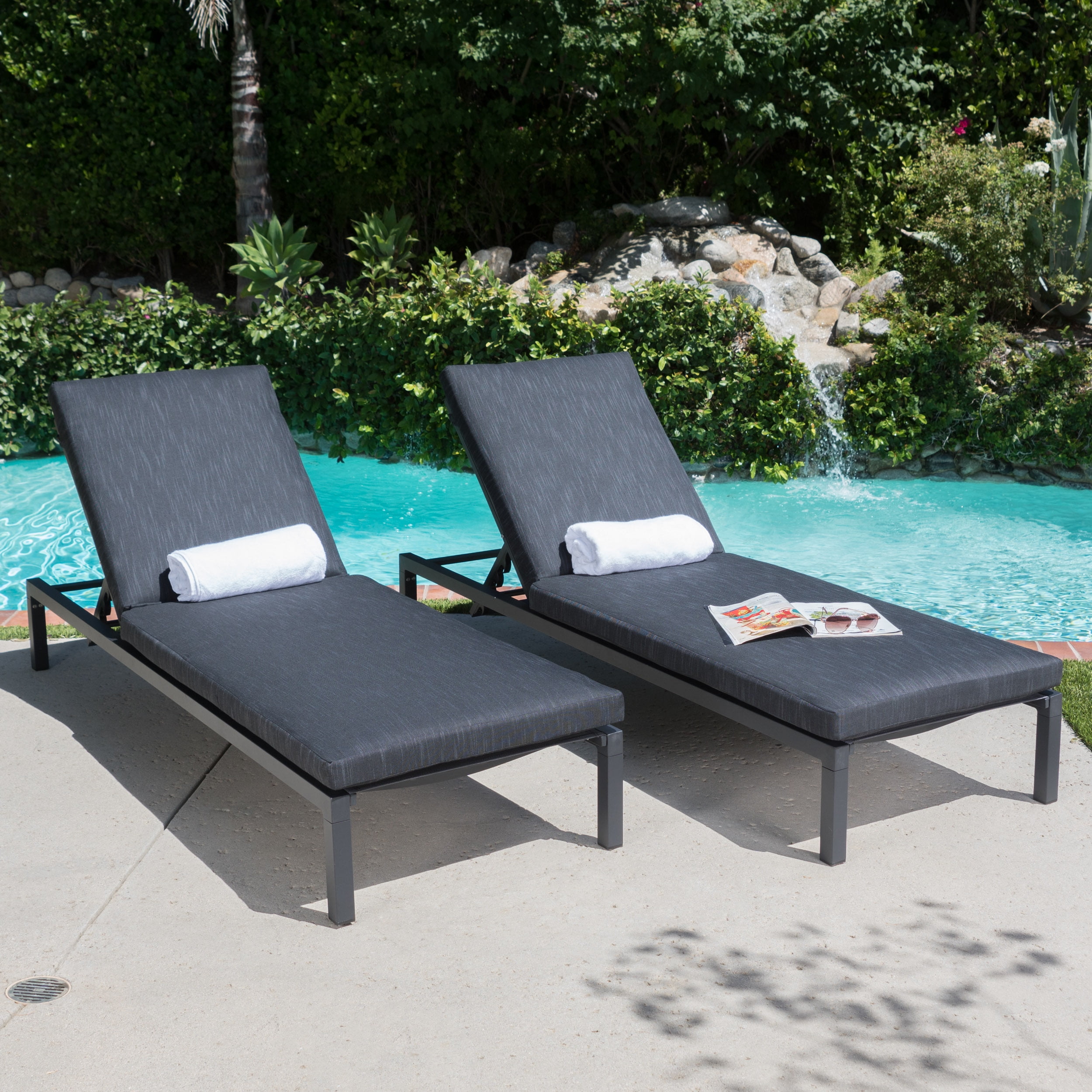 An application scenario or product detail of outdoor chaise lounges - Image 2
