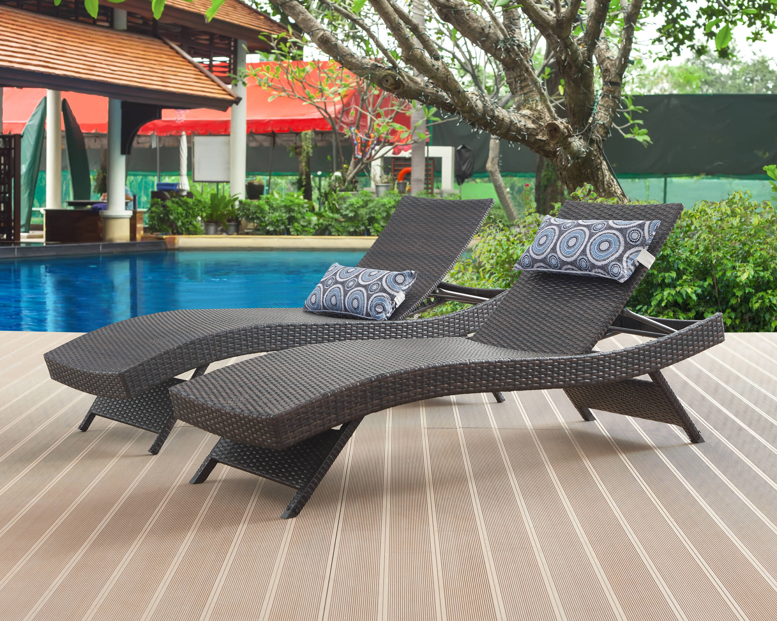 An application scenario or product detail of outdoor lounge chaise chairs - Image 16
