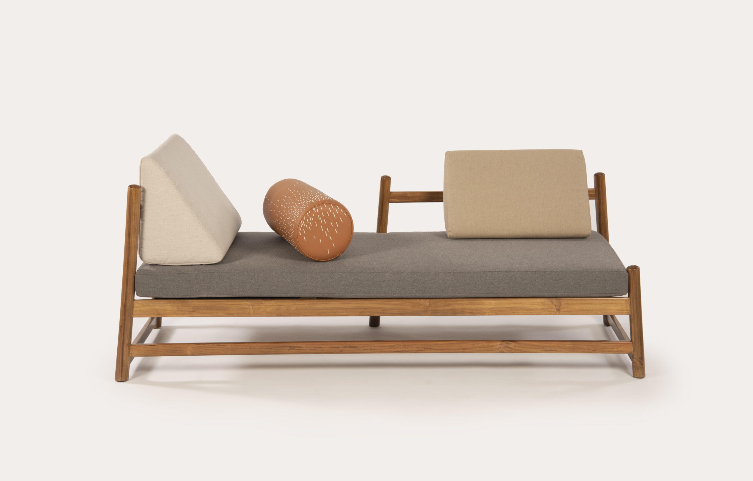 An application scenario or product detail of outdoor teak daybed - Image 9