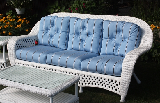 Featured image for the outdoor white wicker sofa guide