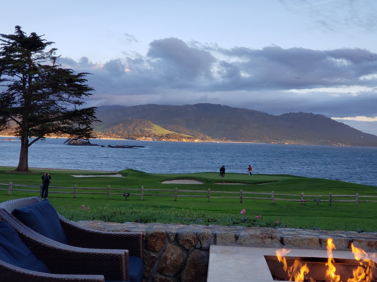 An application scenario or product detail of pebble beach the bench - Image 11