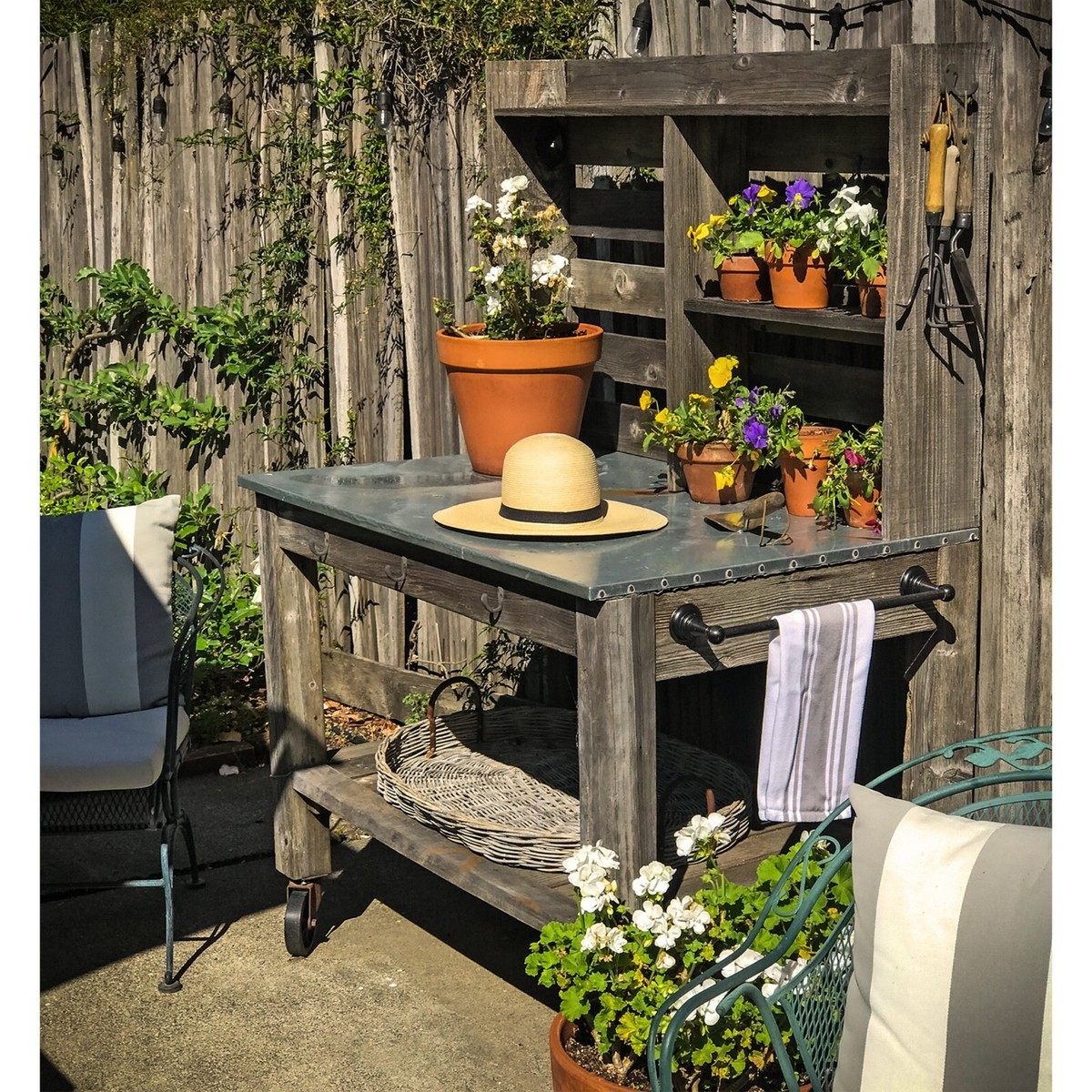 An application scenario or product detail of potting bench tables - Image 2