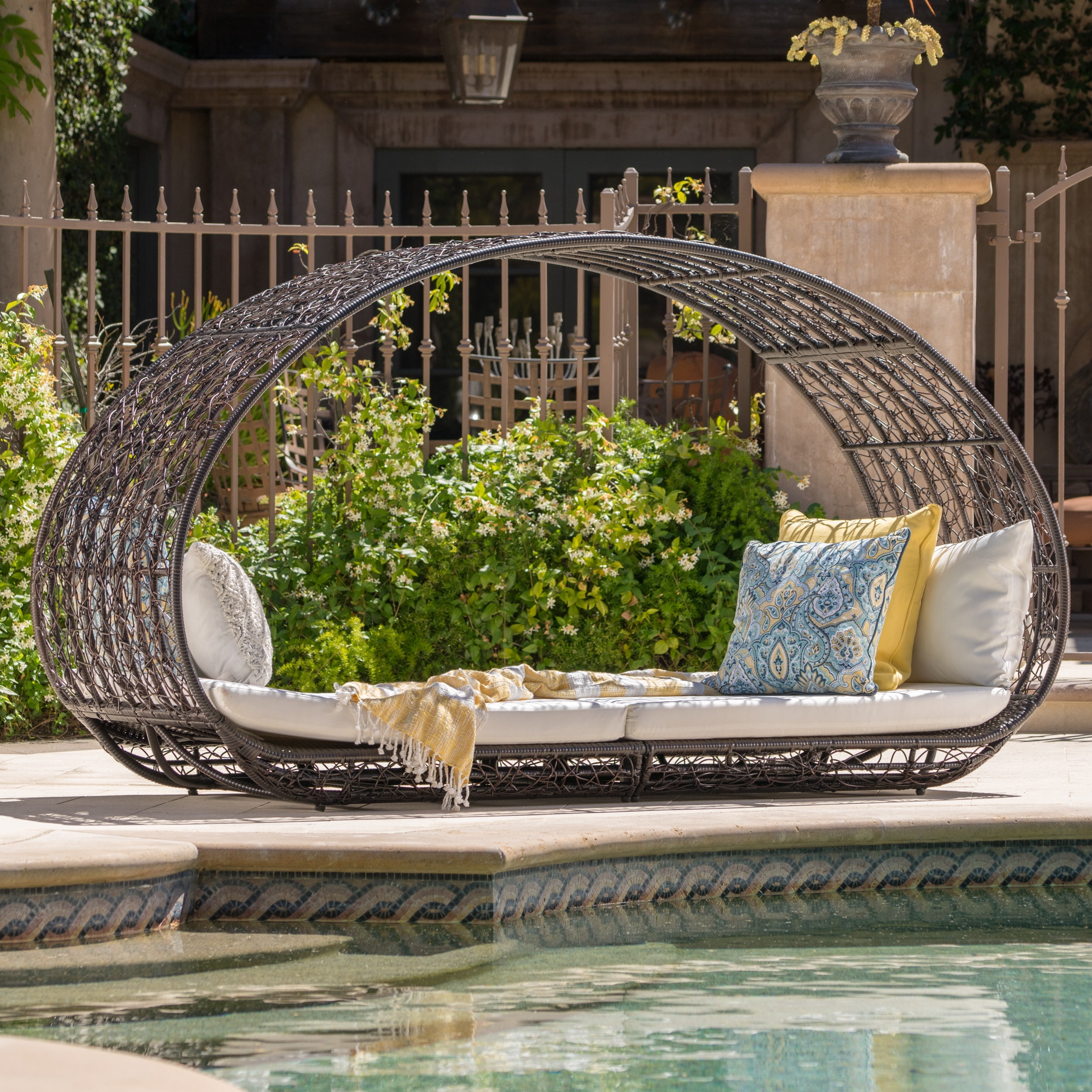 An application scenario or product detail of rattan outdoor daybed - Image 7