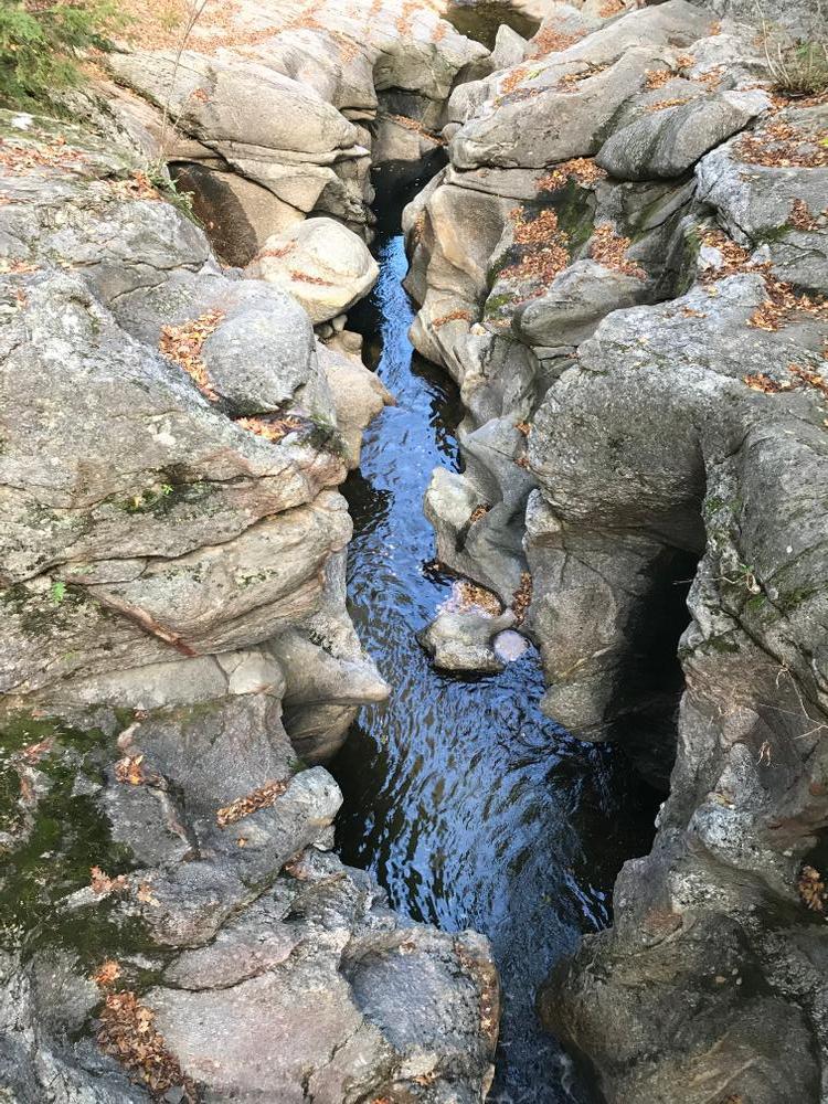 An application scenario or product detail of sculptured rocks - Image 7