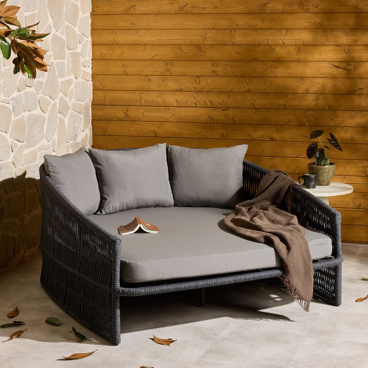 An application scenario or product detail of small outdoor daybed - Image 13
