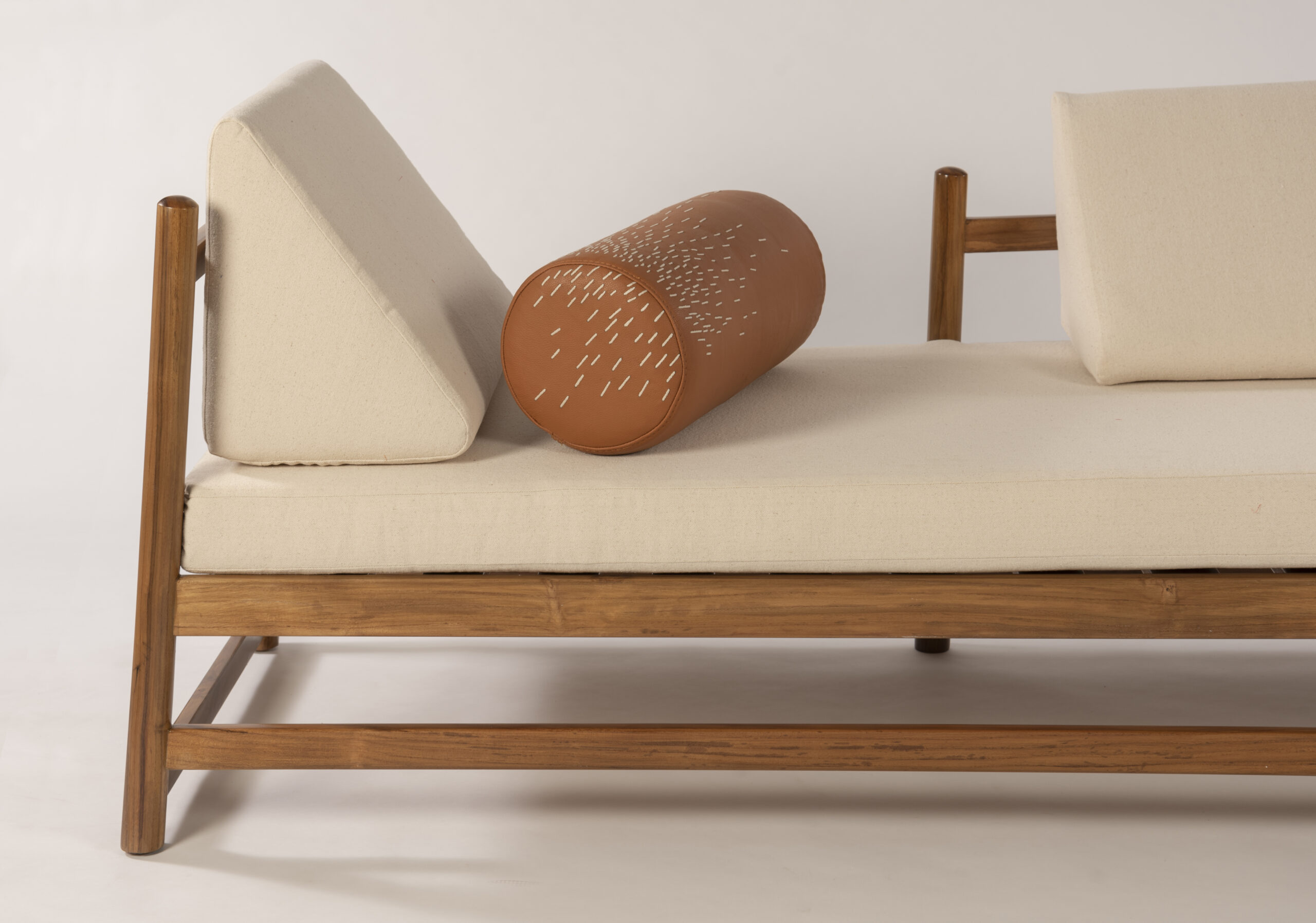 An application scenario or product detail of teak daybed outdoor - Image 14