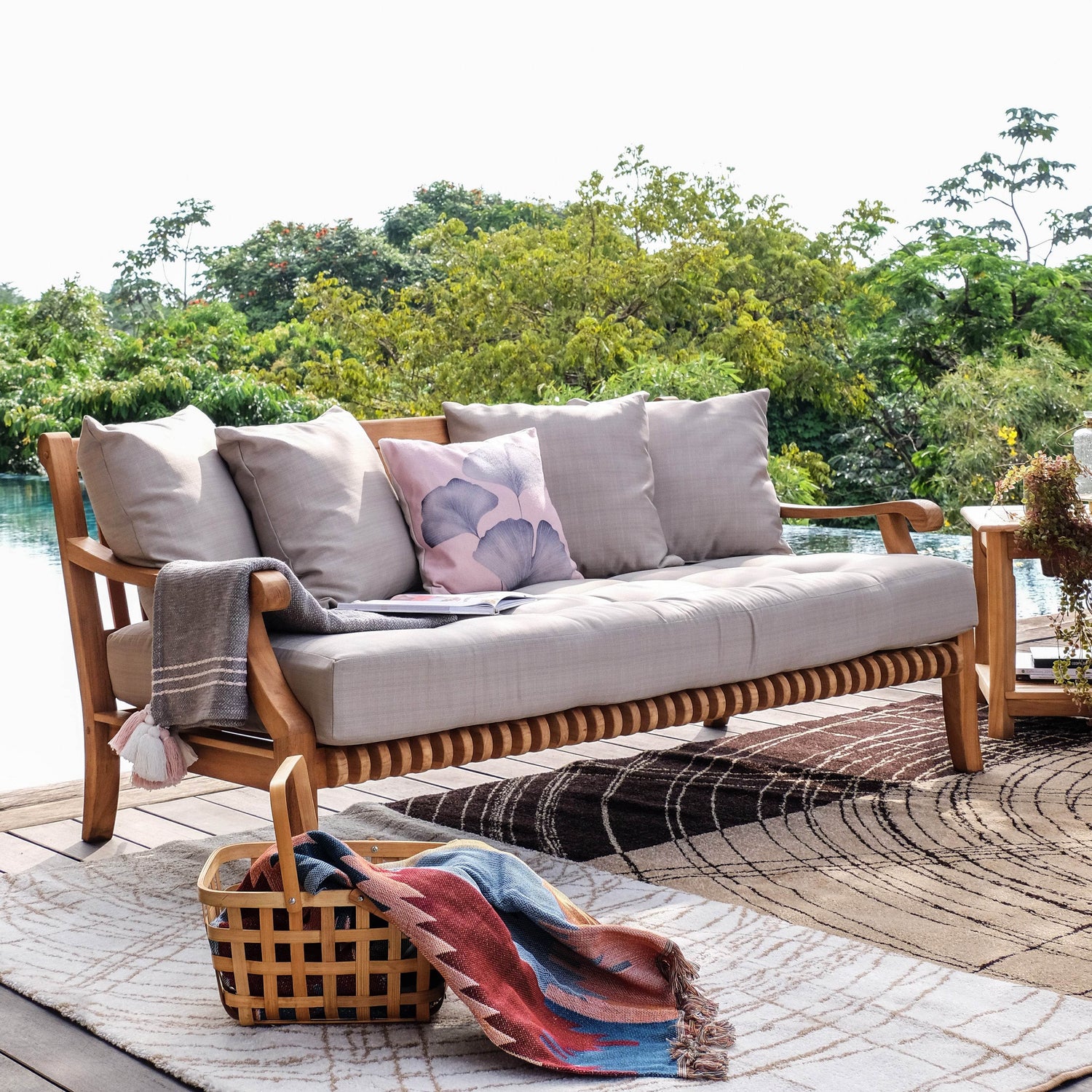 An application scenario or product detail of wood outdoor daybed - Image 10