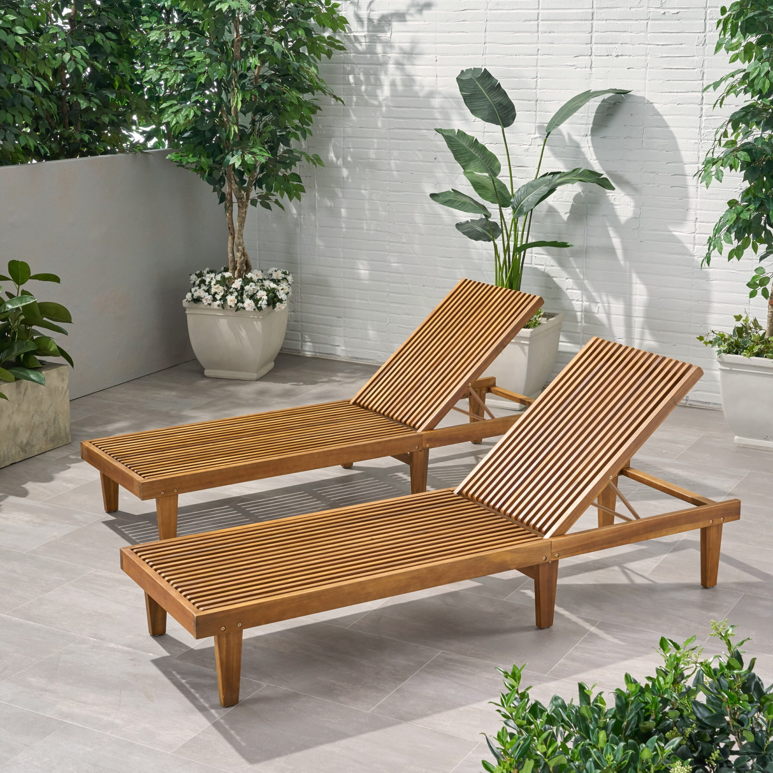 Featured image for the wooden outdoor chaise lounge chairs guide
